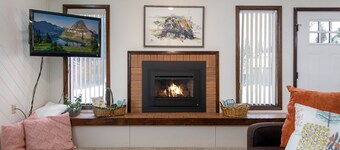 Minutes from Whitefish & Glacier - heated pool and hot tubs