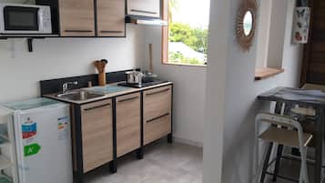 Microwave, coffee/tea maker, cookware/dishes/utensils