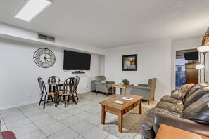 Smart TV - Red Sands Retreat l Pool & Spa l Pets (St. George)