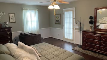 5 soverom, skrivebord, wi-fi (inkludert) og sengetøy