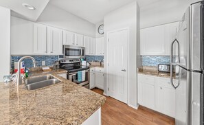 Fridge, microwave, oven, stovetop - Casa Laguna Bayfront Bliss with the BEST Sunsets! (South Padre Island)