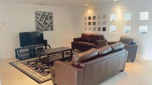 Living area - Pool House (Ojus)