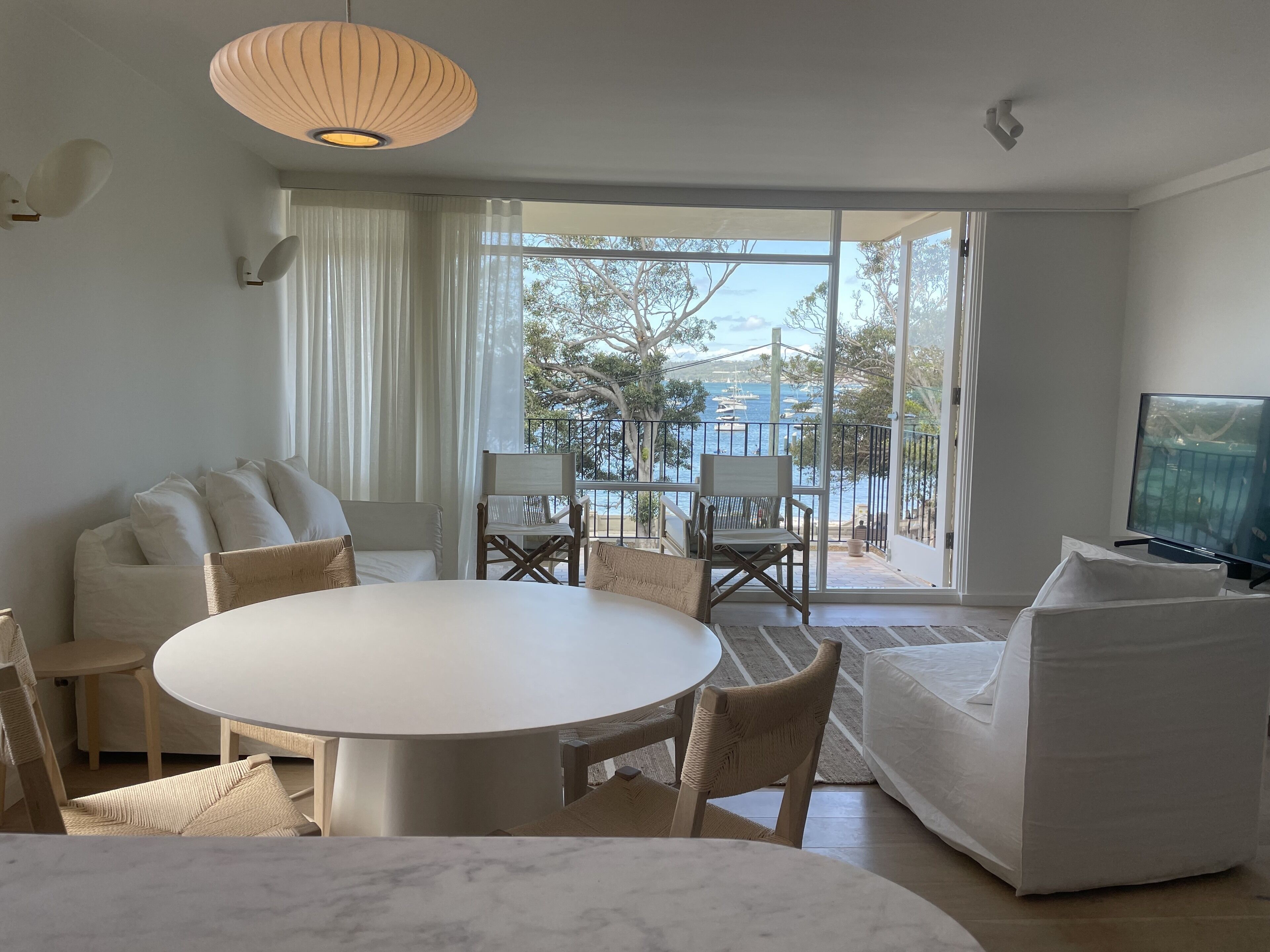 Beachfront Balmoral bliss designer NEWLY renovated apartment — image 10