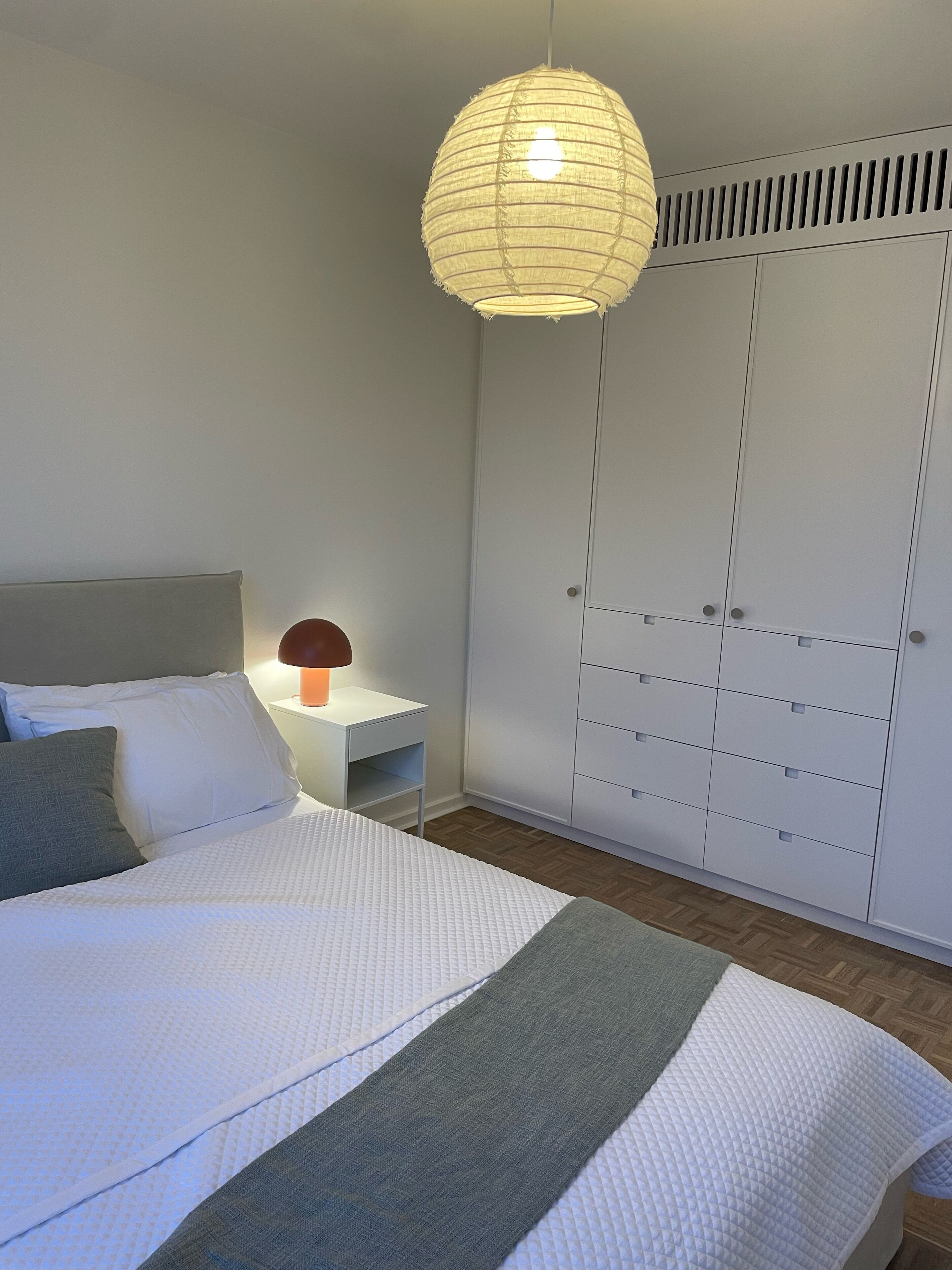 Beachfront Balmoral bliss designer NEWLY renovated apartment — image 20