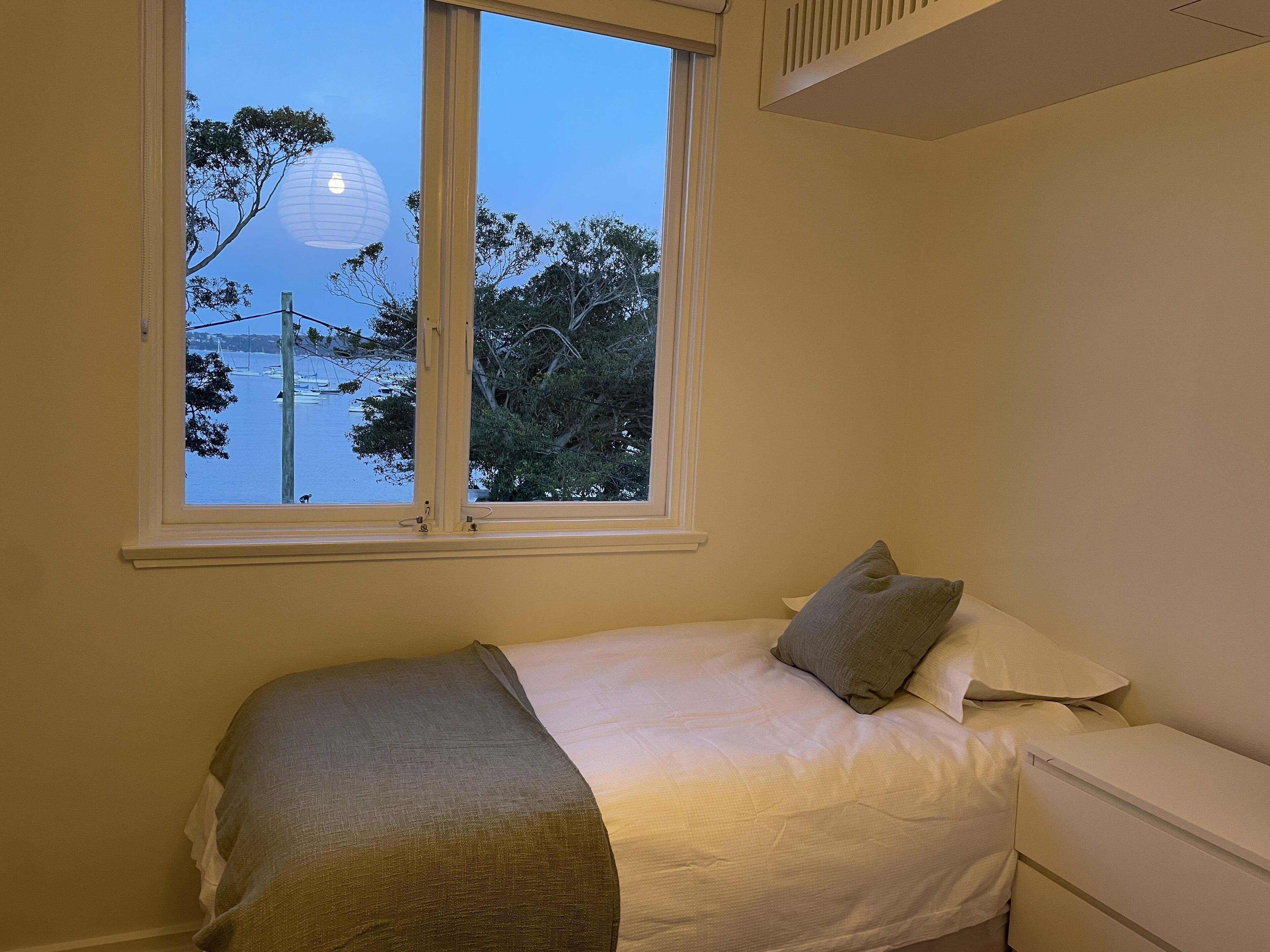 Beachfront Balmoral bliss designer NEWLY renovated apartment — image 16