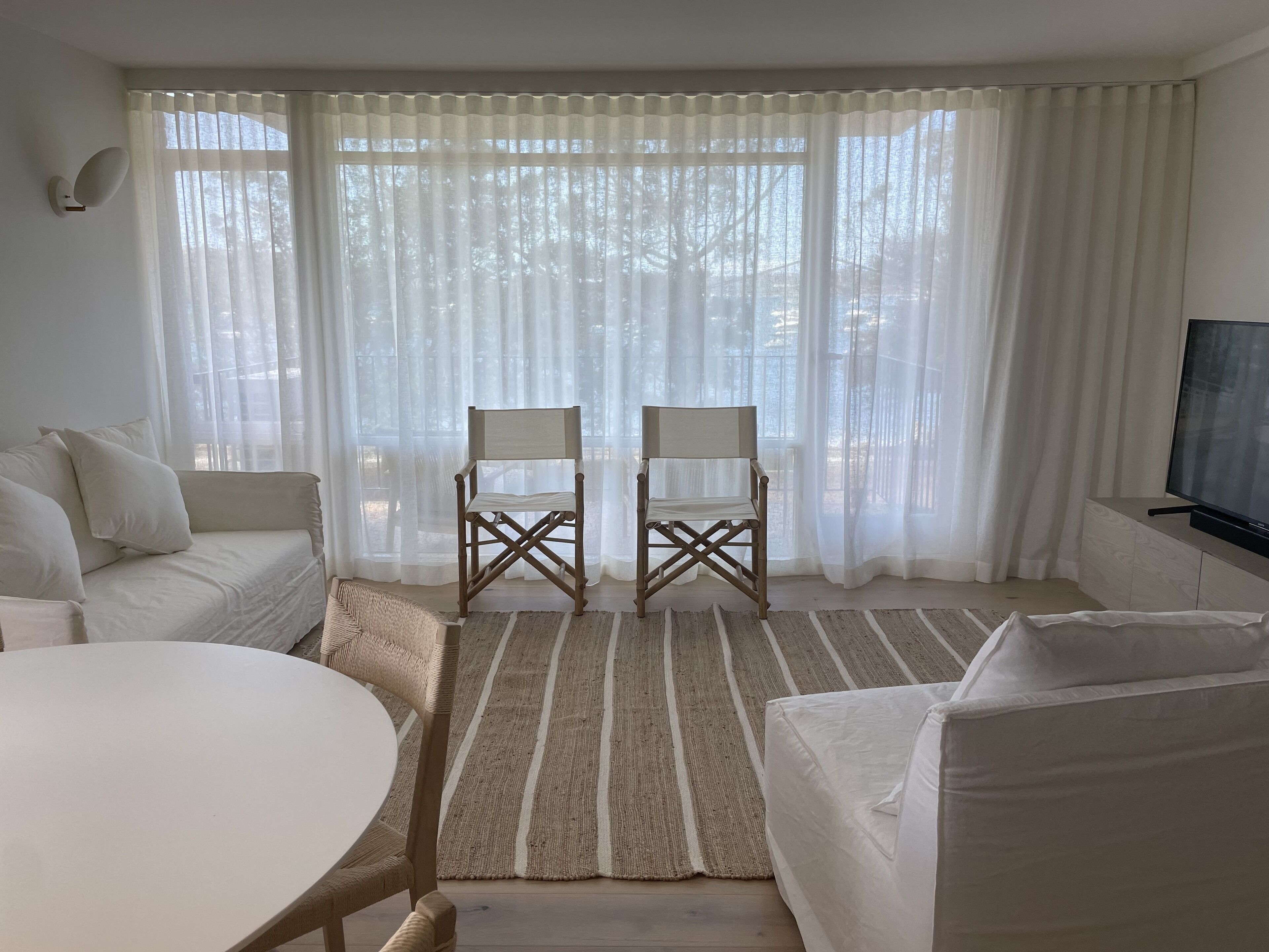 Beachfront Balmoral bliss designer NEWLY renovated apartment — image 12