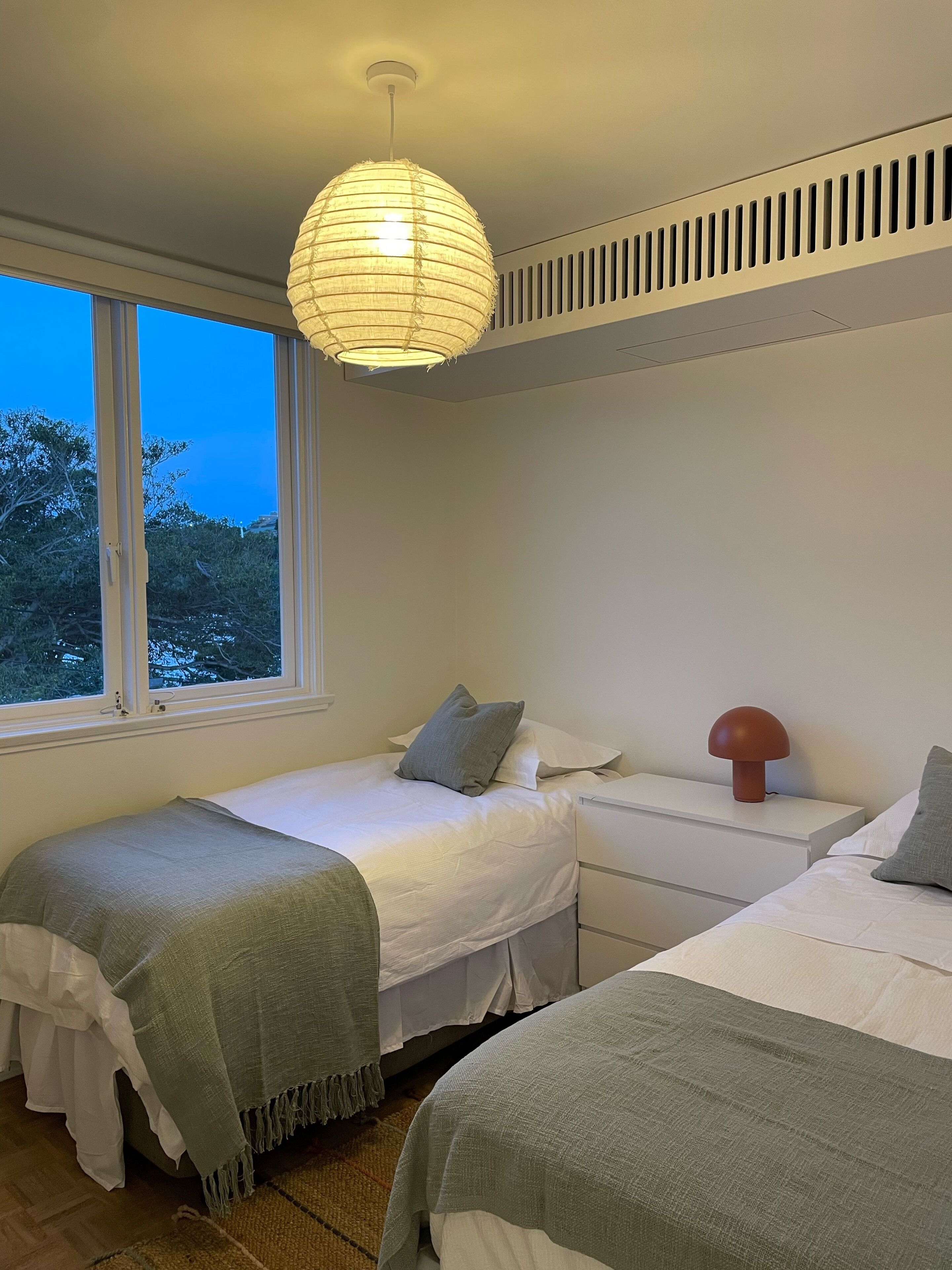 Beachfront Balmoral bliss designer NEWLY renovated apartment — image 24