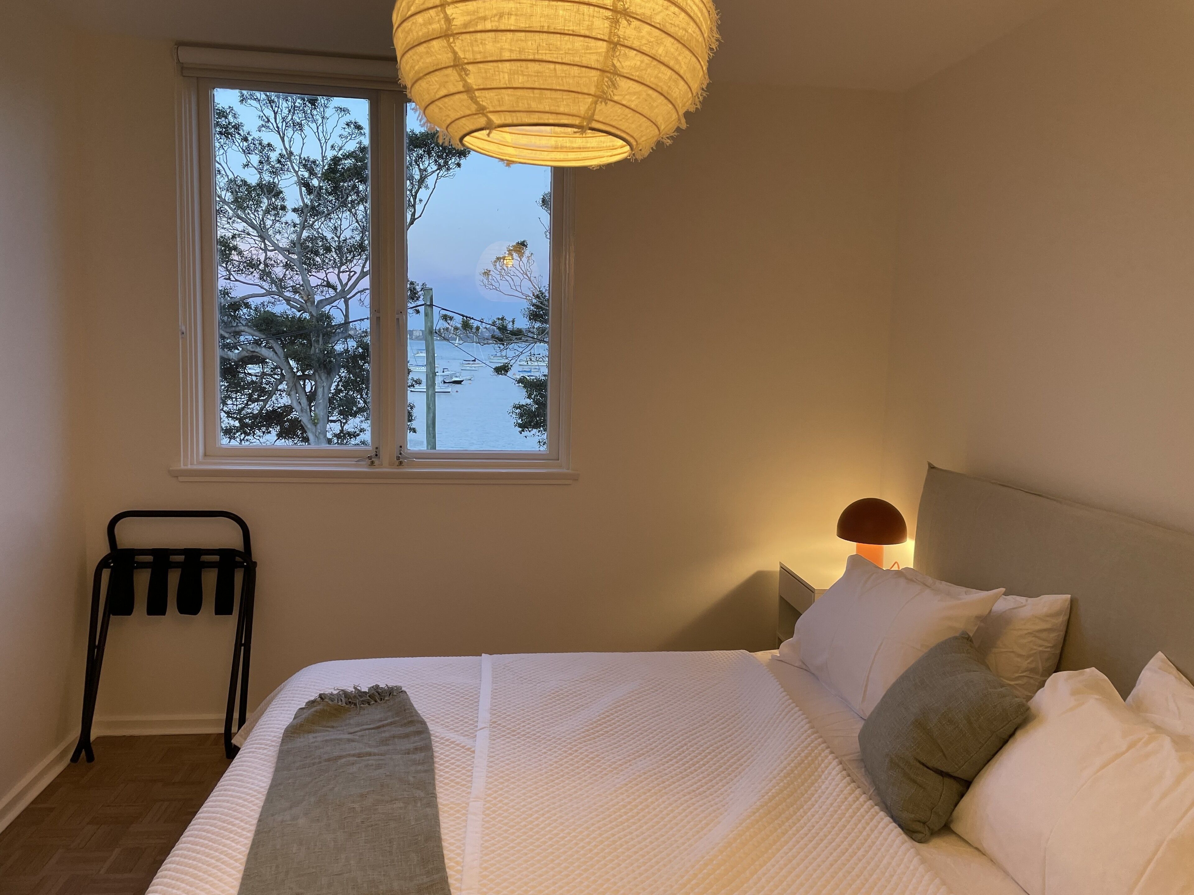 Beachfront Balmoral bliss designer NEWLY renovated apartment — image 18