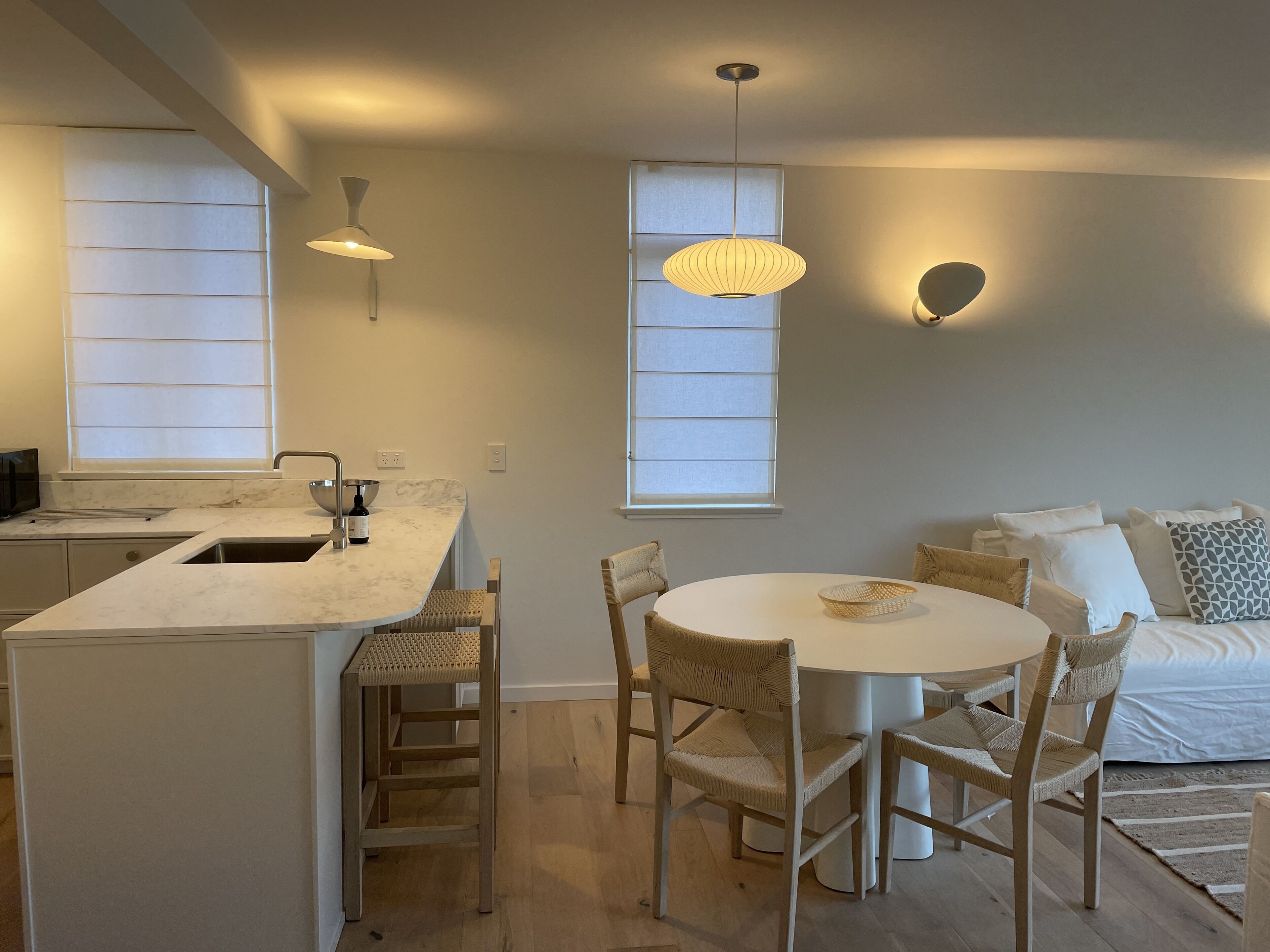 Beachfront Balmoral bliss designer NEWLY renovated apartment — image 23