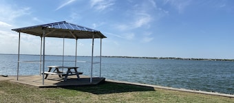 Lovely one-bedroom condo by lake Ray Hubbard