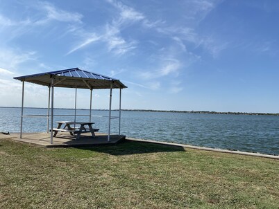 Lovely one-bedroom condo by lake Ray Hubbard