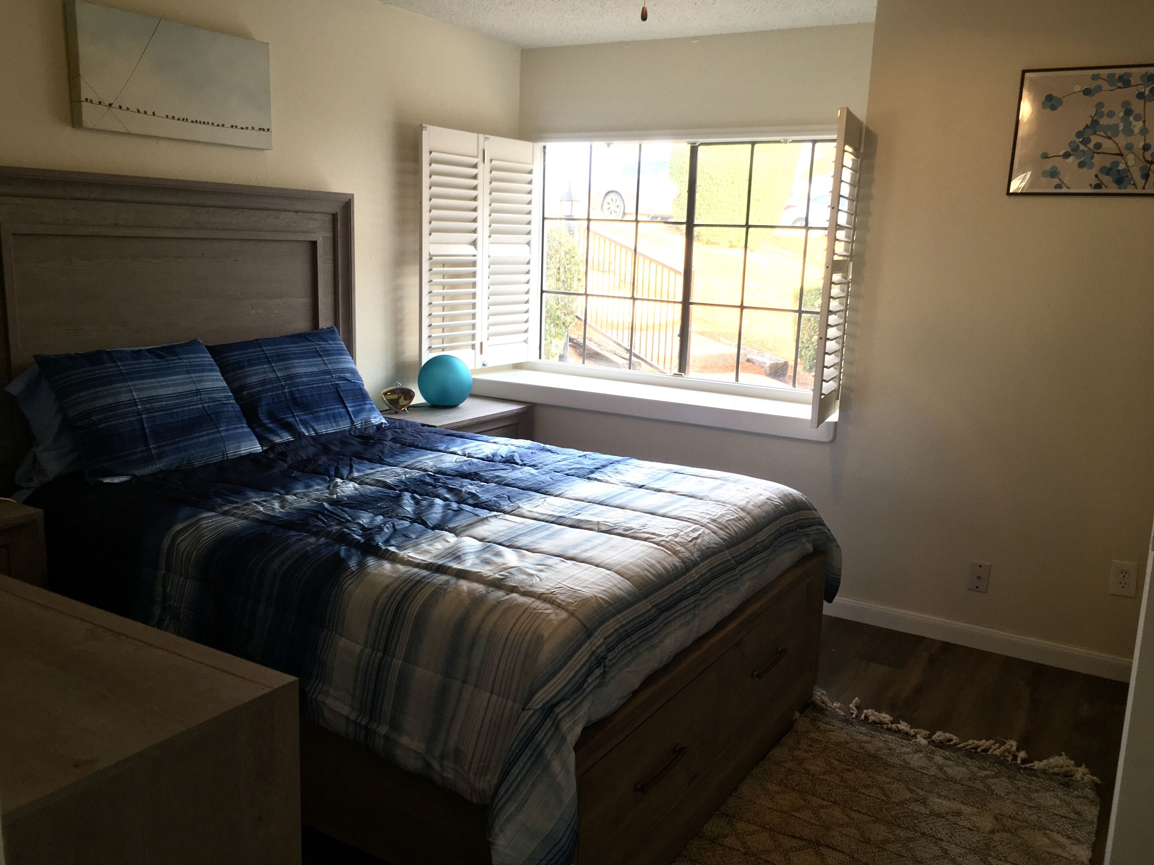 1 habitación, tabla de planchar con plancha, wifi gratis y ropa de cama 