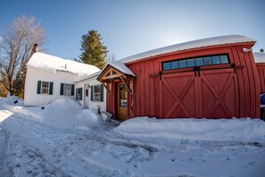Exterior - Perfect VT getaway - great for two families! Starlink Internet, Large Yard (Stratton)