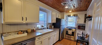 The Cottage @ Georgetown Square. 5% weekly discount; 10% monthly discount.