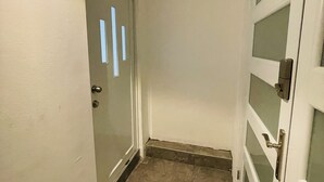A hallway with a white door and a glass door with a handle. - 5 Start* New Beautiful Cozy Apart in San Juan P.R (San Juan)