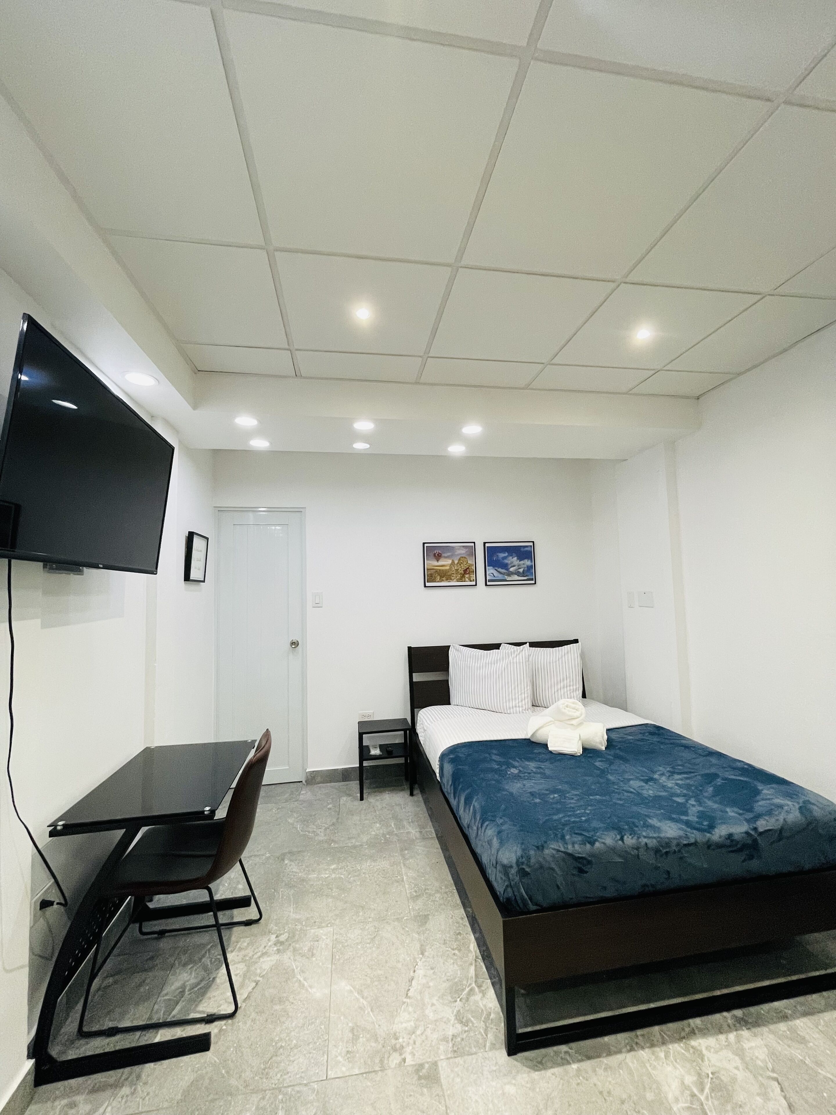 1 habitación, escritorio, tabla de planchar con plancha y wifi gratis 