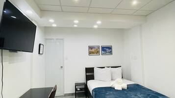 1 habitación, escritorio, tabla de planchar con plancha y wifi gratis