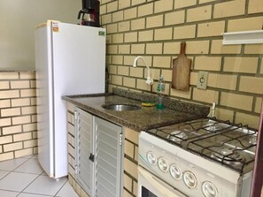 Geladeira, fogão, cooktop, cafeteira/chaleira