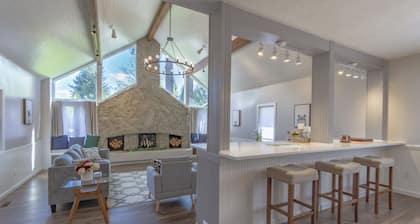 6 BR w/ Steam Shower & space for everyone, located in the heart of the valley