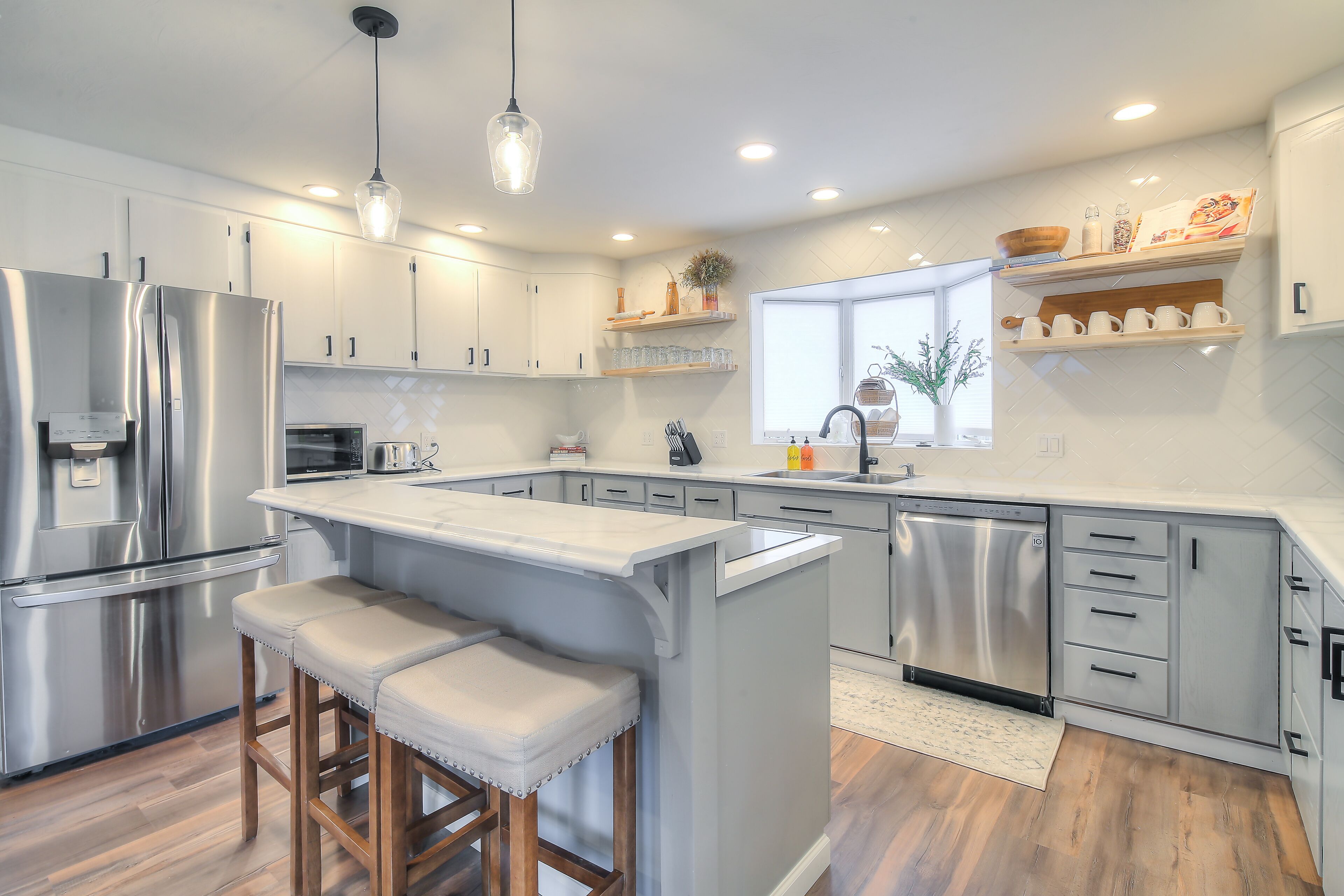 Refrigerador, microondas, horno y parrilla de estufa 