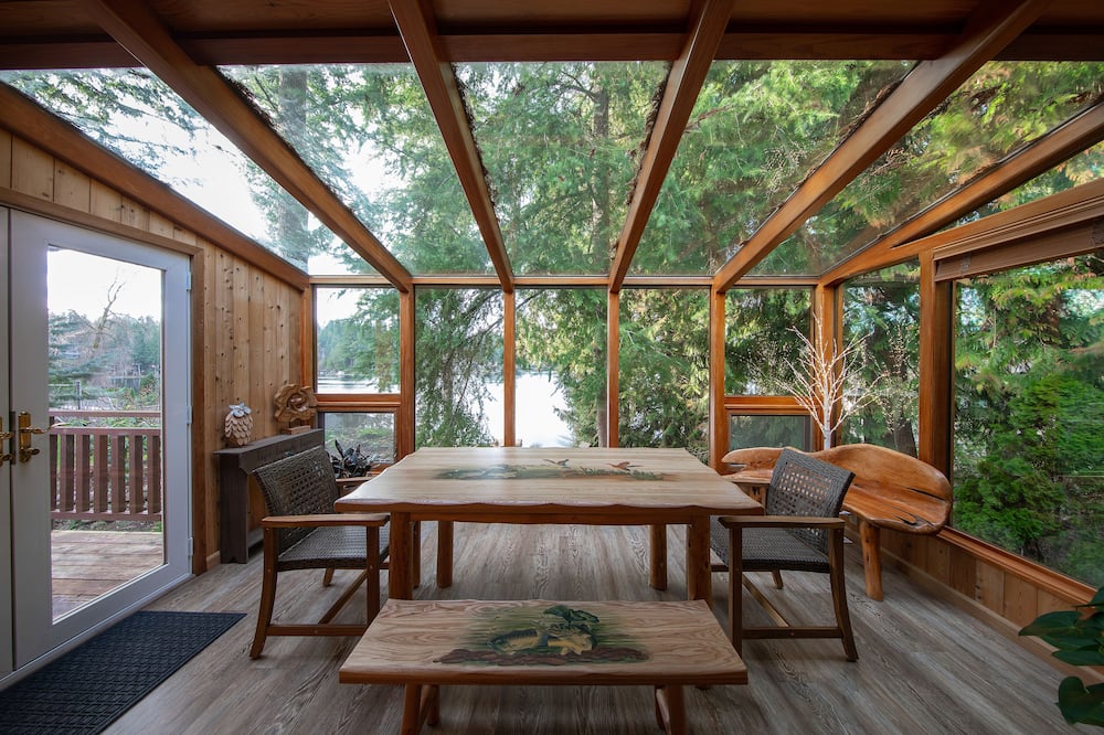 Koi Story Cabin