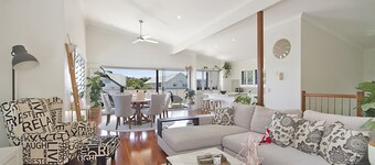Beachside Retreat: Casuarina | Quick walk to beach & near Osteria Weddings