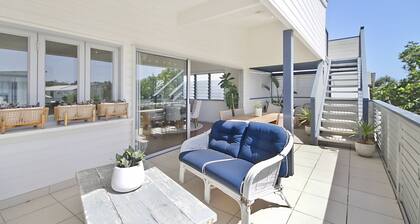 Beachside Retreat - 2 Bedrooms (Short or Long Term) Opposite Casuarina Beach