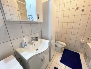 Bathroom - Holiday apartment modern with balcony (Jadranovo)