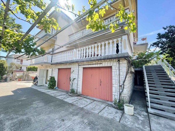 Exterior - Holiday apartment with terrace, wifi and air conditioning (Jadranovo)