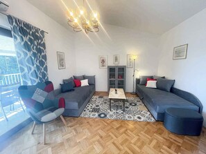 TV - Holiday apartment mit Balkon und Meerblick (Jadranovo)