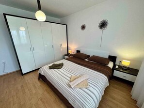 4 bedrooms, WiFi - Holiday apartment with balcony and air conditioning (Jadranovo)