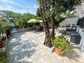 Outdoor dining - Holiday apartment with balcony and air conditioning (Jadranovo)