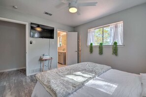 3 bedrooms, in-room safe, desk, iron/ironing board