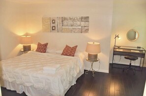4 bedrooms, desk, iron/ironing board, free WiFi