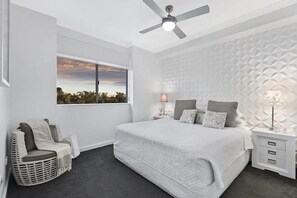 3 chambres, fer et planche à repasser, accès au Wi-Fi (inclus)