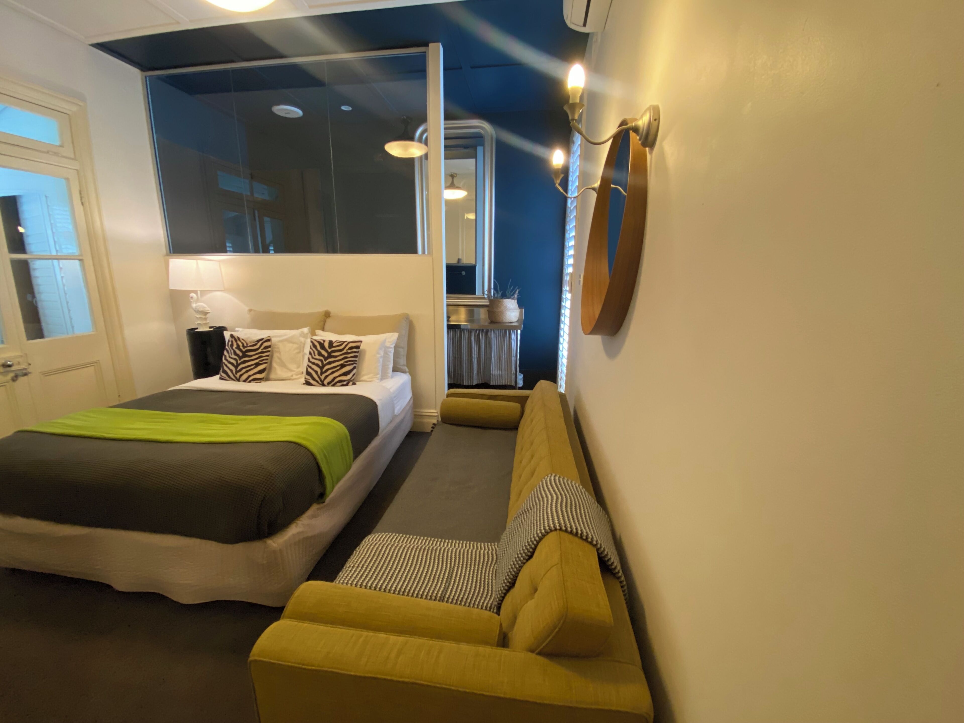 3 bedrooms, iron/ironing board, bed sheets