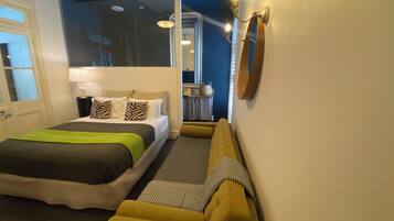 3 bedrooms, iron/ironing board, bed sheets