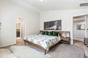 3 bedrooms, desk, iron/ironing board, travel crib