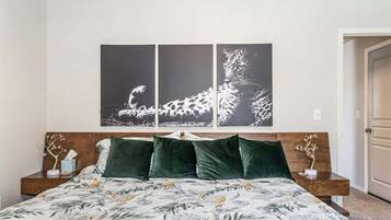 3 bedrooms, desk, iron/ironing board, travel crib