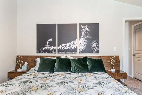 3 bedrooms, desk, iron/ironing board, travel crib