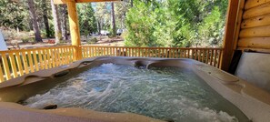 Bañera de hidromasaje al aire libre