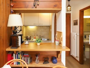 Kühlschrank, Kochgeschirr/Geschirr/Besteck