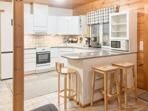 Fridge, microwave, dishwasher, cookware/dishes/utensils - Tahkontupa by Interhome (Lapinlahti)