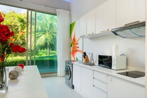 Dining tables - Modern apartment-pool access, fast WIFI, washer (Karon beach)