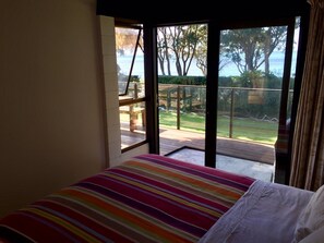 4 bedrooms, bed sheets