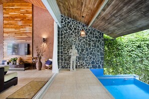 Piscine à débordement