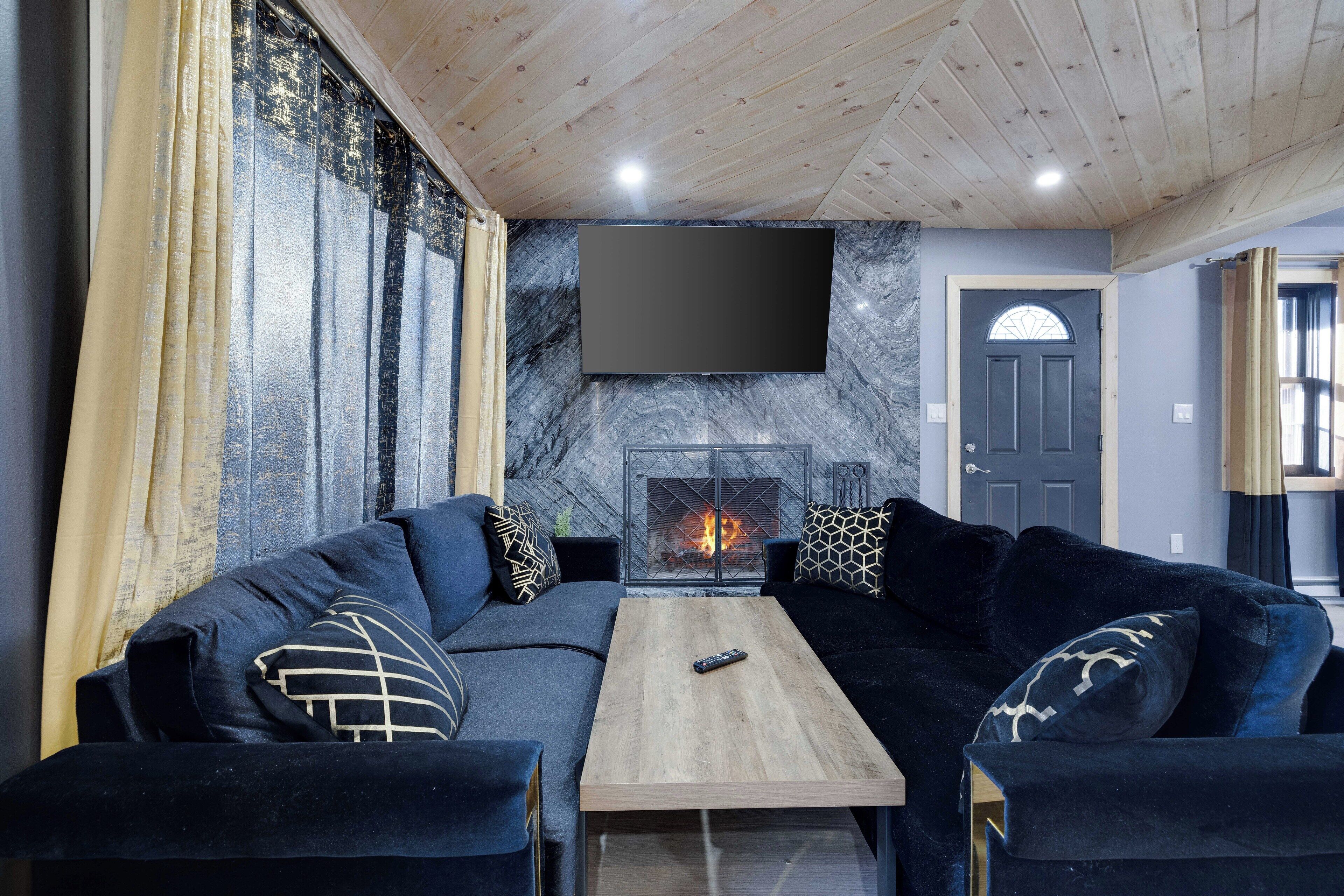 Smart TV, fireplace, ping pong