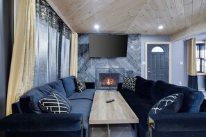 Smart TV, fireplace, table tennis