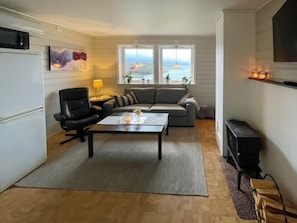 TV, fireplace - Bakkafall by Interhome (Førde)