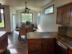 Interior - Quiet cul-de-sac home with golf course views (Moorhead)